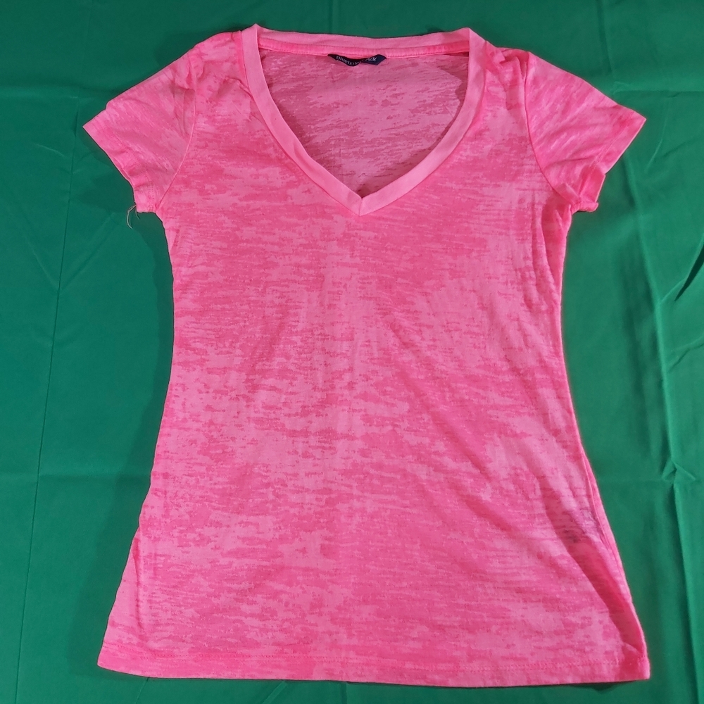 Bluenotes Bright Pink v-neck tee